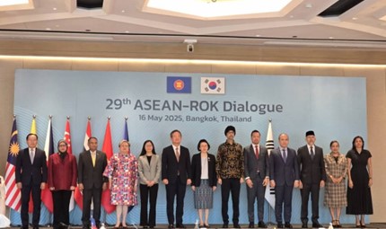 ထိုင်းနိုင်ငံဆိုင်ရာ မြန်မာသံအမတ်ကြီး(၂၉)ကြိမ်မြောက် အာဆီယံ-ကိုရီးယားဆွေးနွေးပွဲသို့ တက်ရောက်
