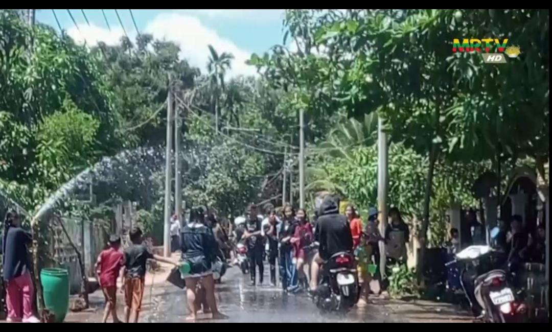 မွန်ပြည်နယ်ဧည့်သည်ခေါ်ဘုရားပွဲကျင်းပ