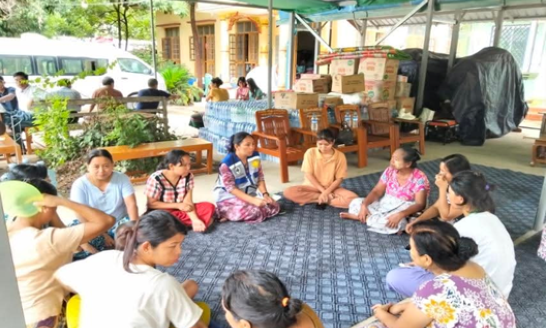ငလျင်ဘေးကြောင့် ယာယီရွှေ့ပြောင်း နေထိုင်ရာစခန်းများရှိ ပြည်သူများအား လူမှုရေးနှင့် စိတ်ပိုင်းဆိုင်ရာ အထောက်အပံ့ဖြစ်စေရန် နှစ်သိမ့်ဆွေးနွေးပညာပေးလုပ်ငန်းများဆောင်ရွက်